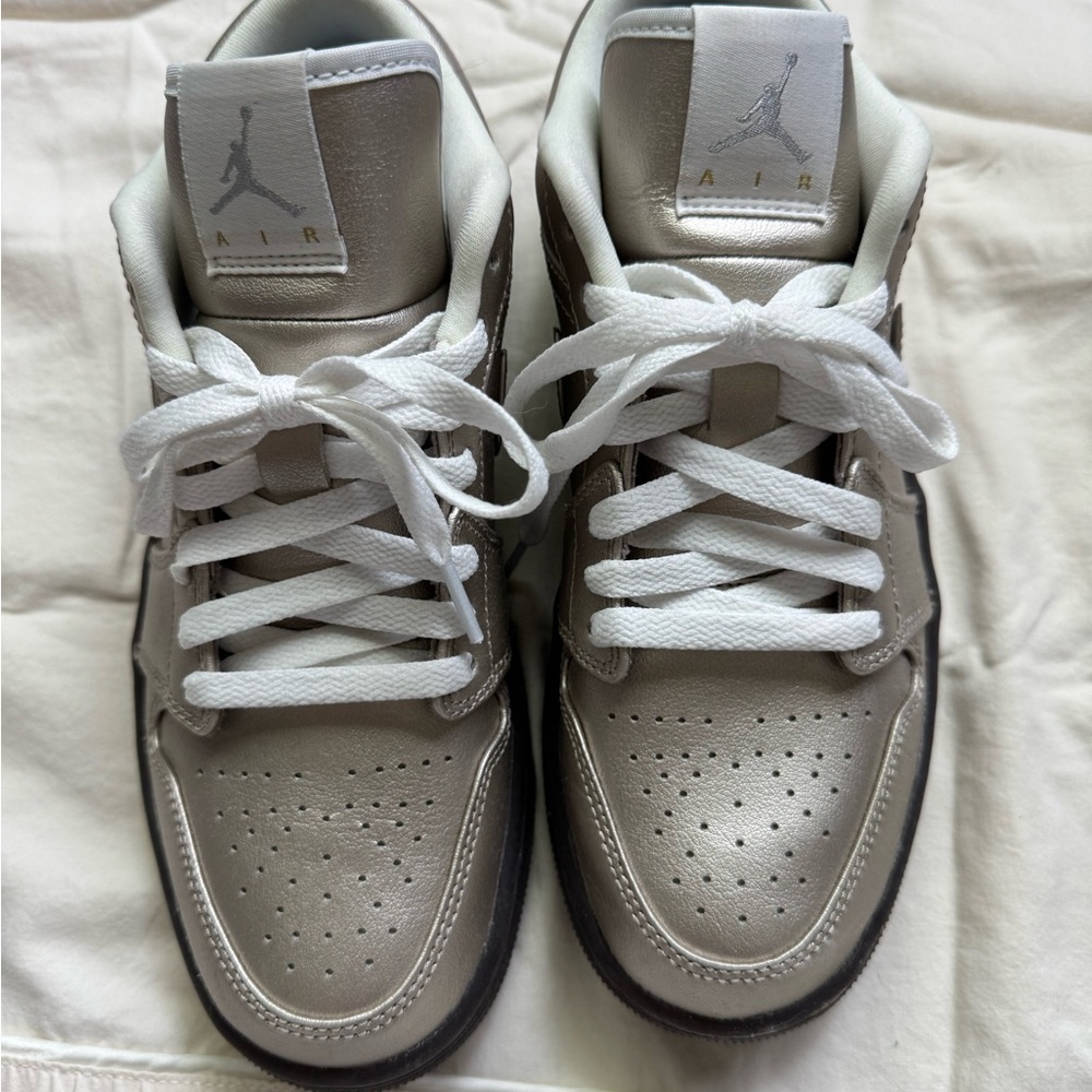 Air Jordan 1 Low SE Women's Shoes